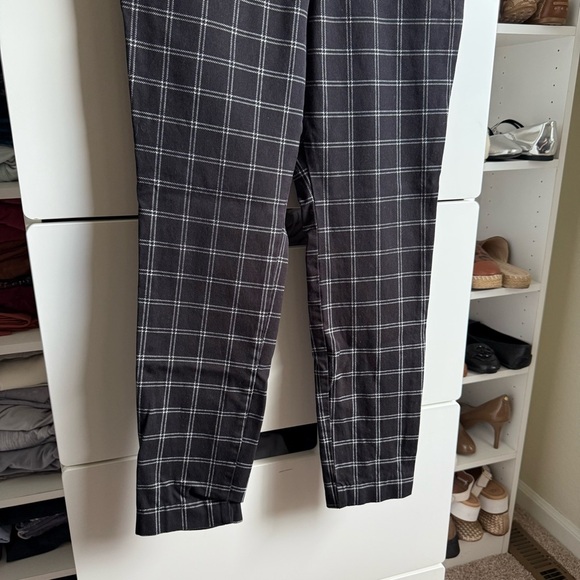 NWOT Old Navy High Rise Pixie Black Plaid Secret Smooth Pockets Pants Size 6P - Picture 6 of 6